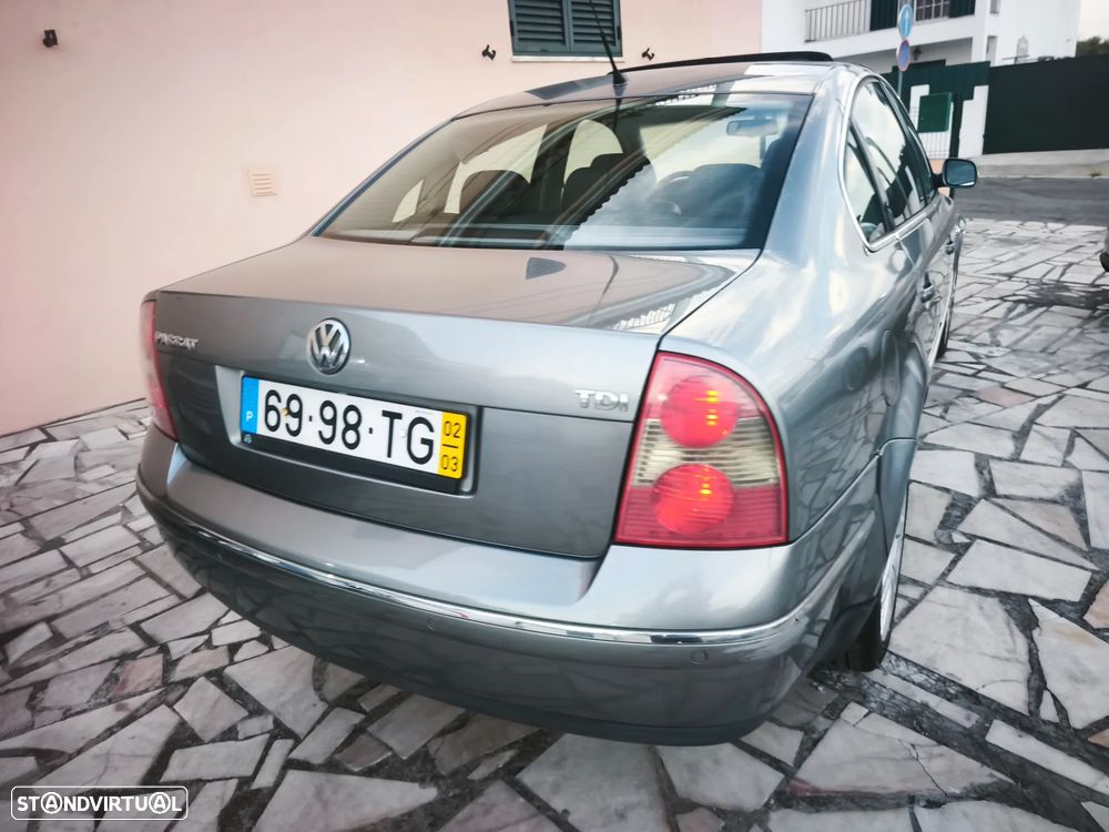 VW Passat 1.9 TDi Highline - 4