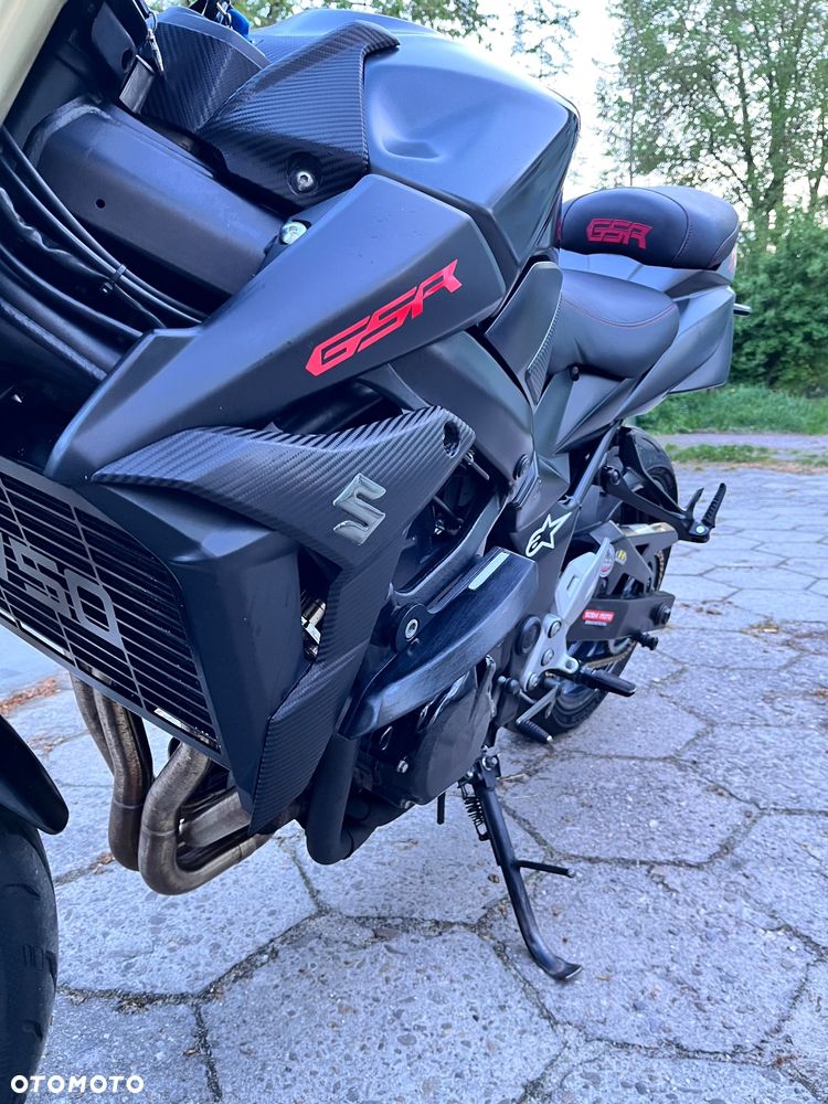 Suzuki GSR - 2