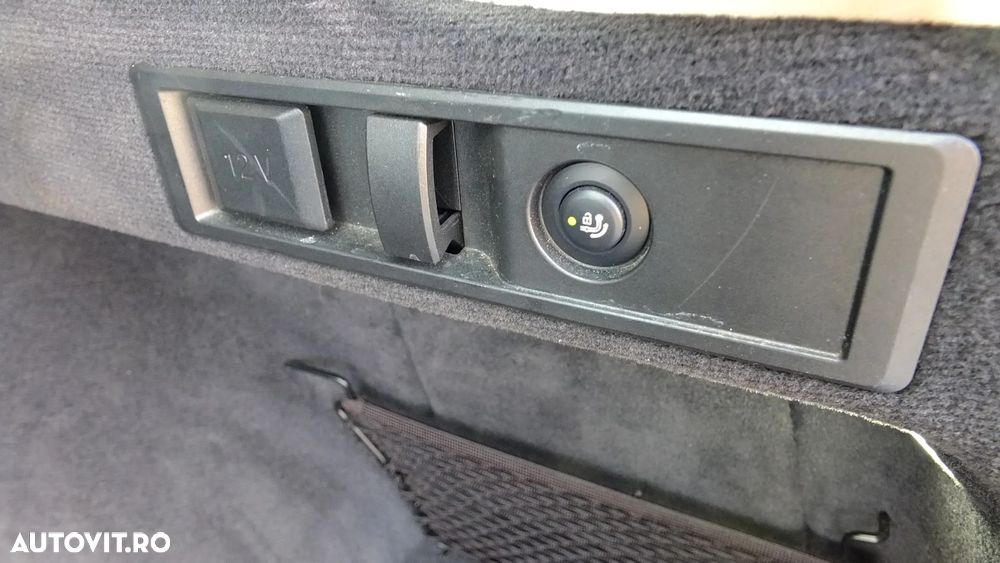 BMW Seria 3 320d Aut. Sport Line - 36