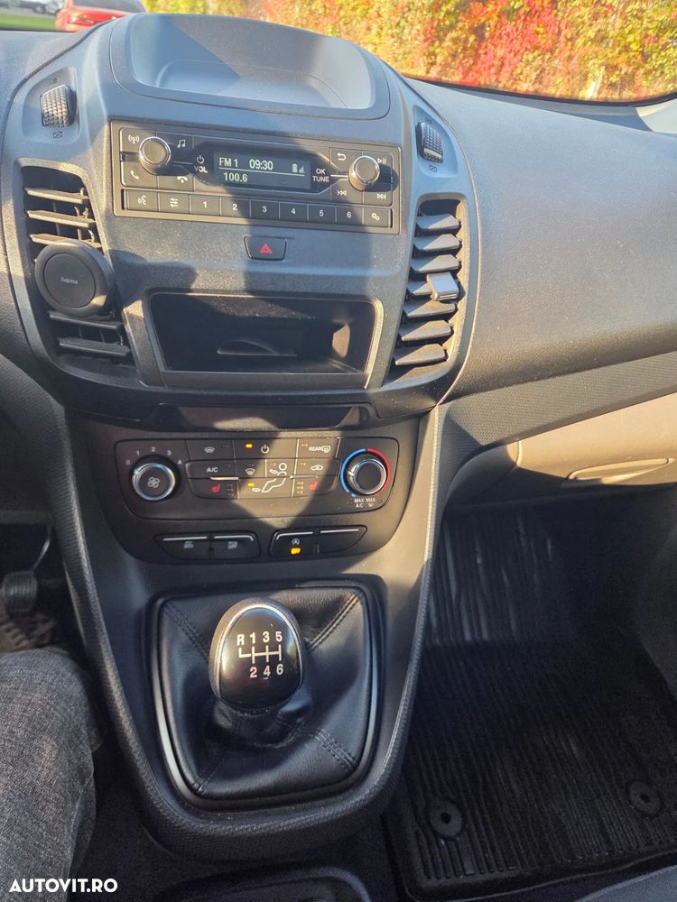 Ford Transit Connect - 8