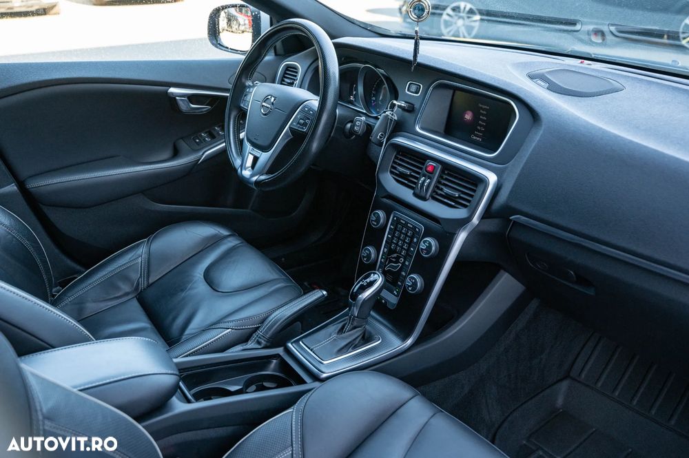 Volvo V40 T3 Geartronic RDesign - 10