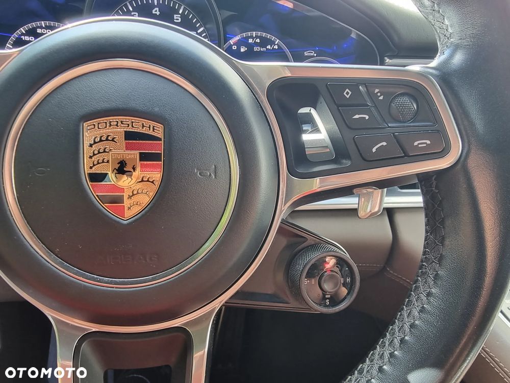 Porsche Panamera 4 e-Hybrid Sport Turismo - 34