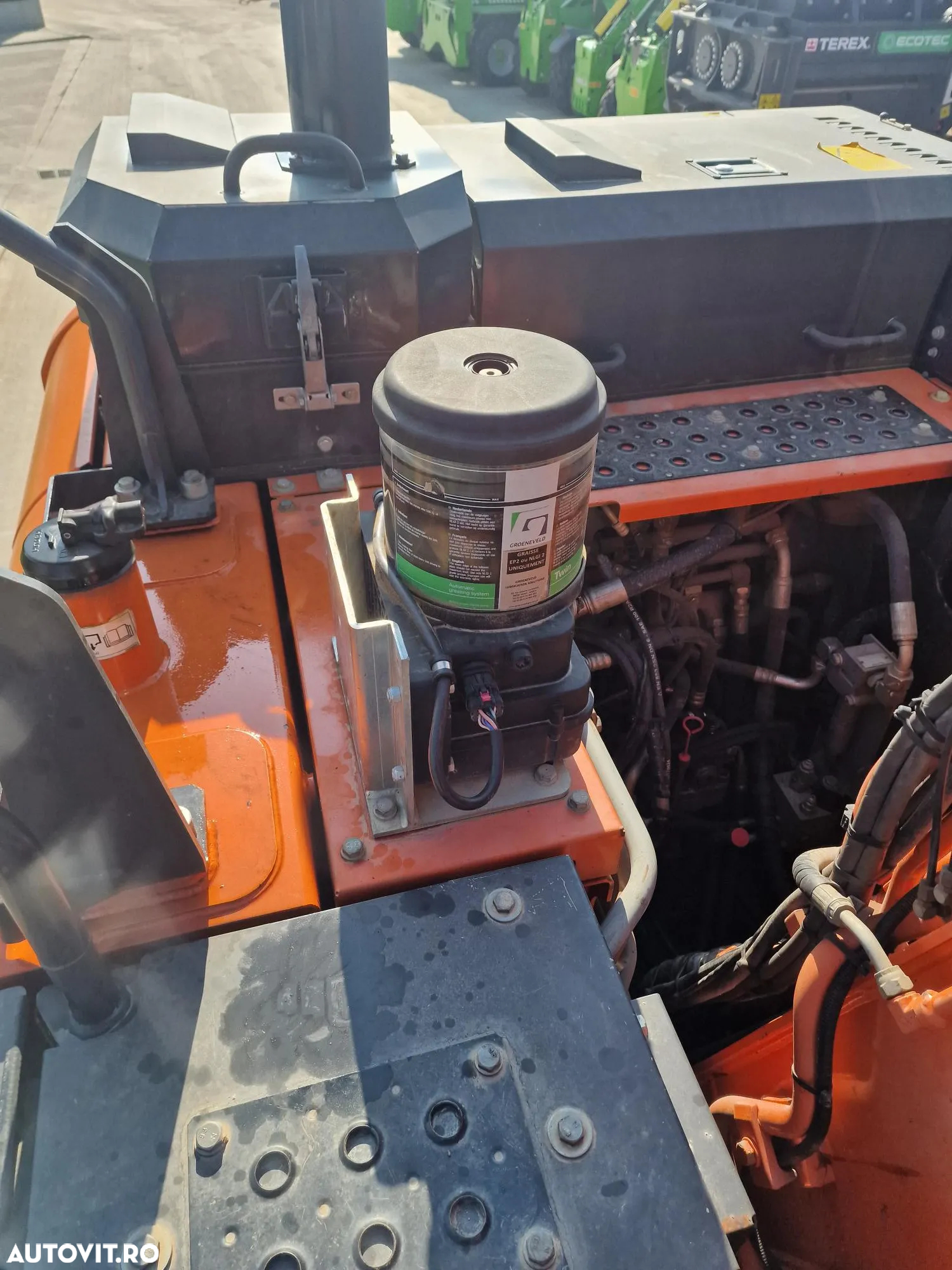 Hitachi EXCAVATOR PE ROTI, 3 brate excavare, LAMA+CALE, cupa NOUA 1,2m latime, Masa operationala 17,2t, Inst picon, A doua inst hidr, 2018, 2.993h, hidraulica HITACHI, anv noi, posibilitate leaisng 3 ani, PROMOTIE 99.900 EUR+Tva - 30
