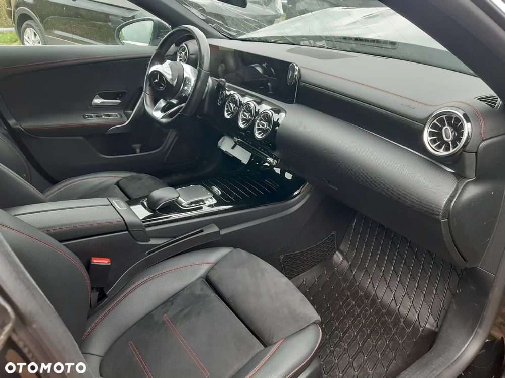 Mercedes-Benz CLA 180 7G-DCT AMG Line Advanced Plus - 12