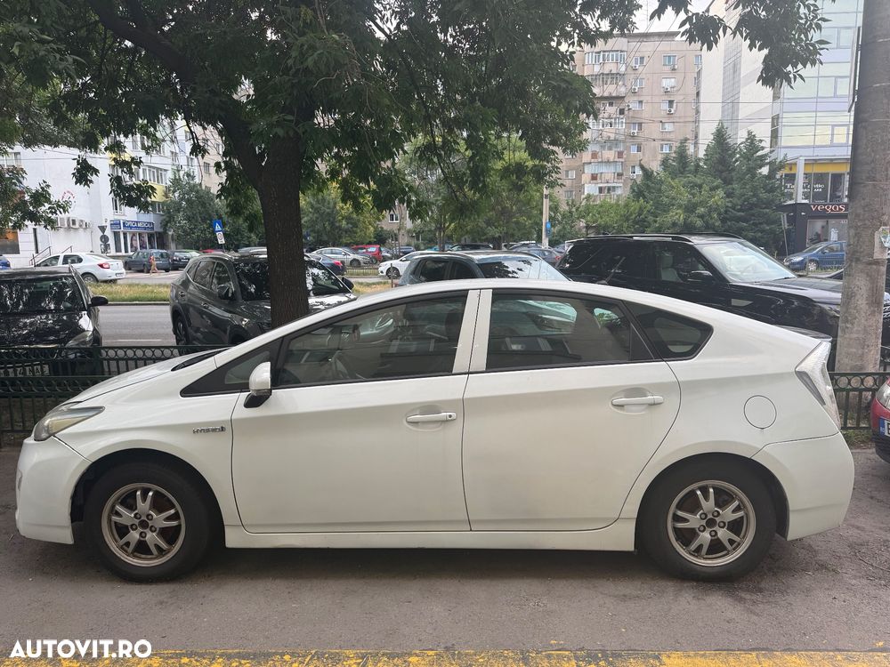Toyota Prius (Hybrid) Luna - 2