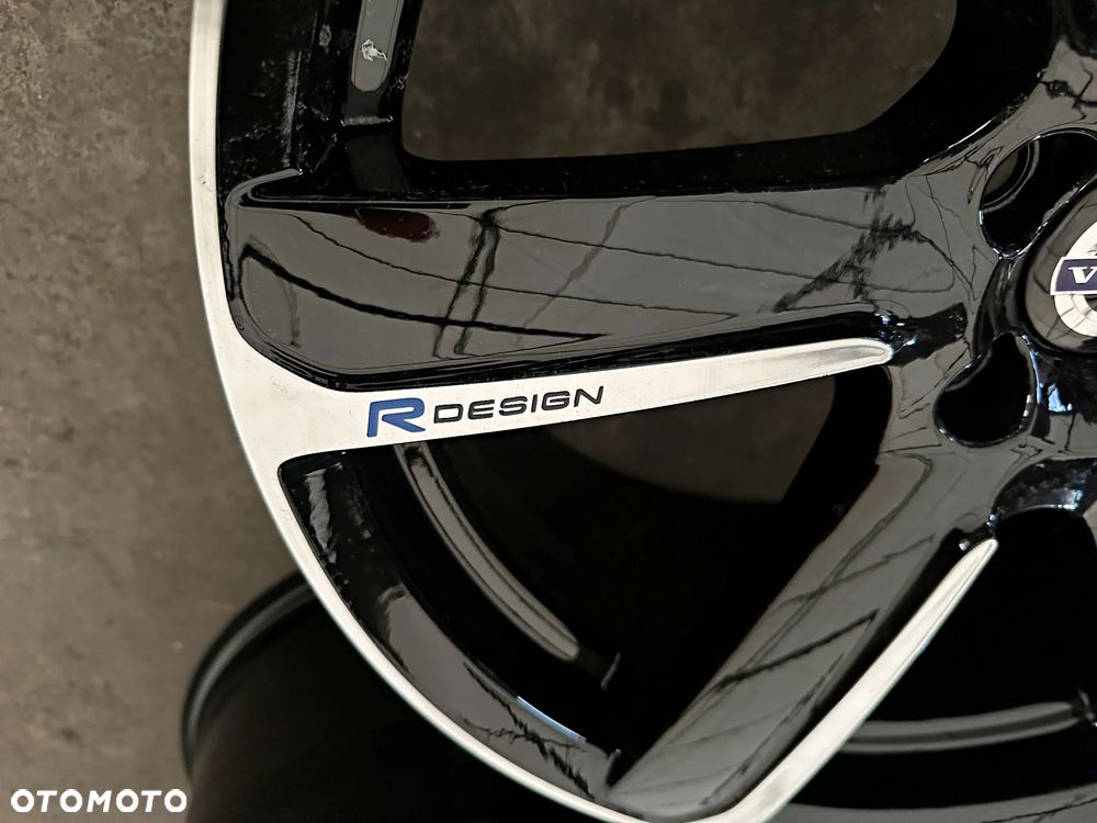 Volvo XC 90 XC 60 8J x 19 ET 42,5 4szt Felgi 31471604 31423021 - 3