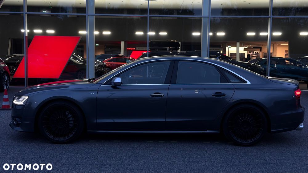 Audi S8 - 12