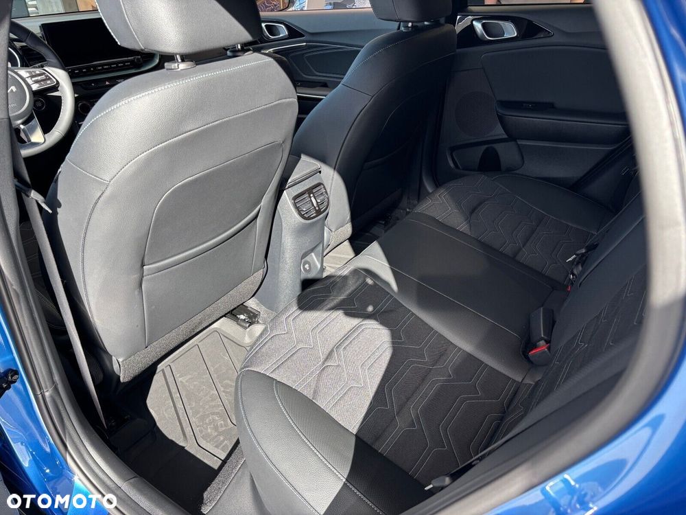 Kia XCeed - 10