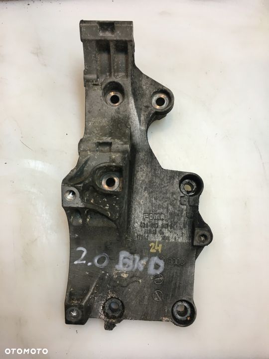ŁAPA WSPORNIK AUDI A3 8P 2.0 TDI BKD 03G903143A - 1