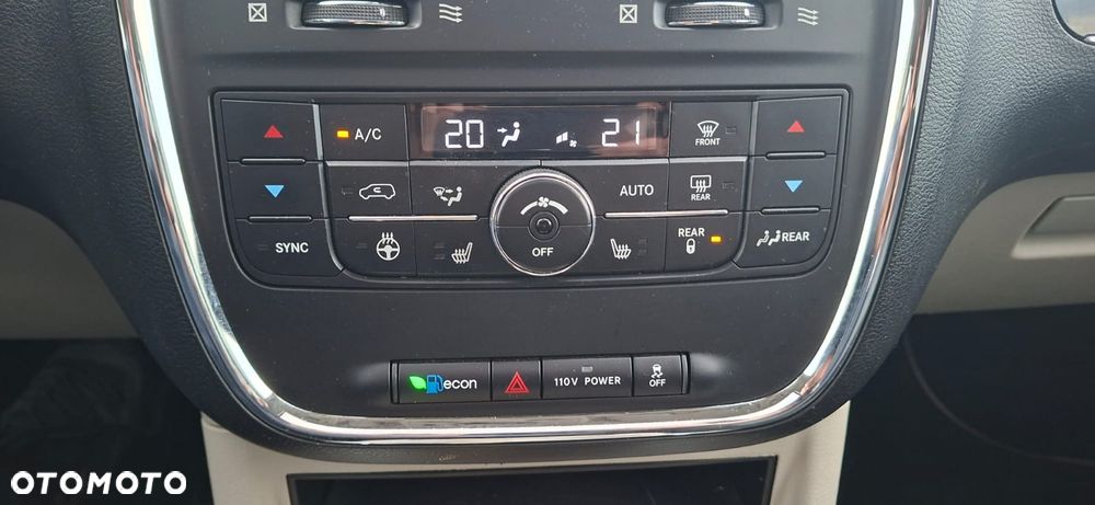 Chrysler Town & Country 3.6 Limited - 13