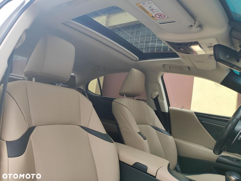 Lexus ES - 16