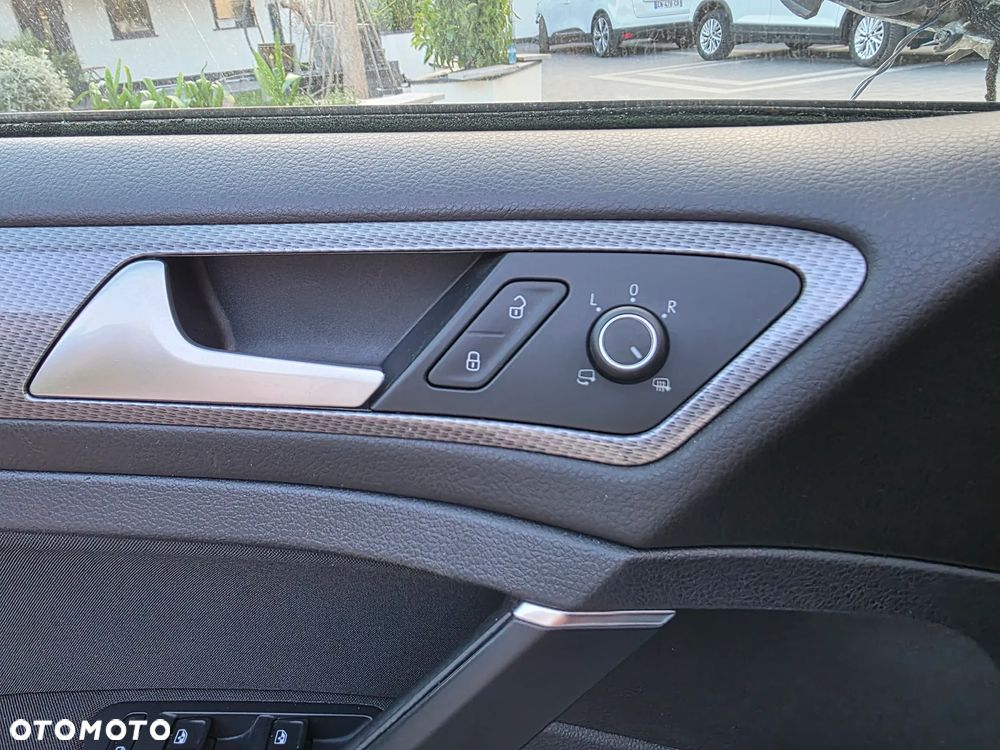 Volkswagen Golf - 22