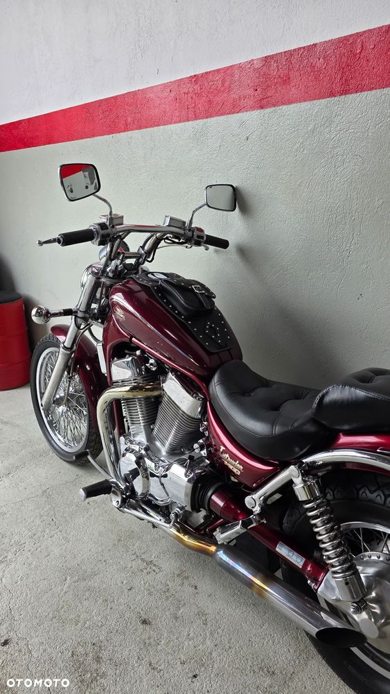 Suzuki Intruder - 13