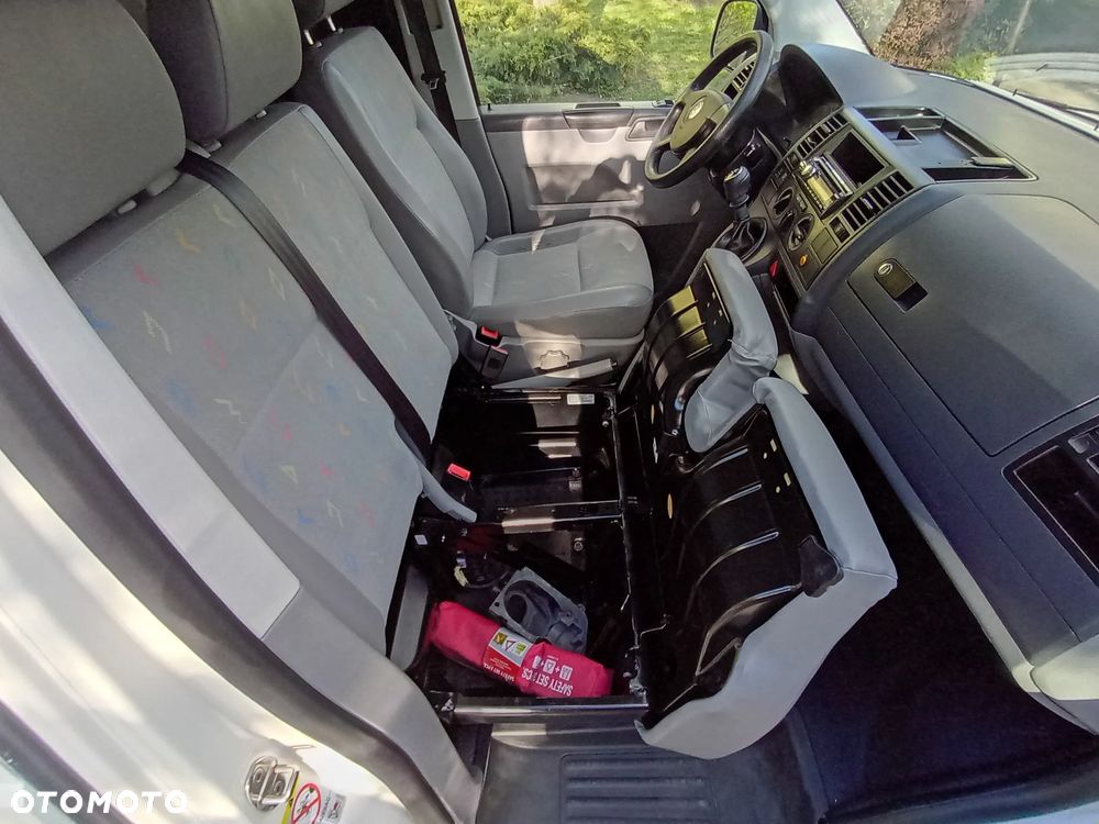 Volkswagen TRANSPORTER T5 XI.2009r. MAX WYSOKI 1,9 TDI 102KM KLIMATYZACJA NOWE SPRZĘGŁO I ROZRZĄD PRZEGLĄD NA ROK ZERO RDZY 3 OSOBOWY STAN TECHNICZNY WZOROWY ŁADOWNOŚĆ 1385 KG BEZWYPADKOWY VAT1 ELEKTR. SZYBY I LUSTERKA - 9