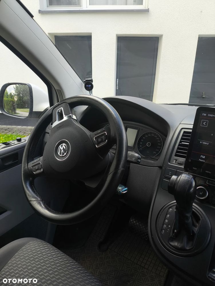 Volkswagen Caravelle - 9