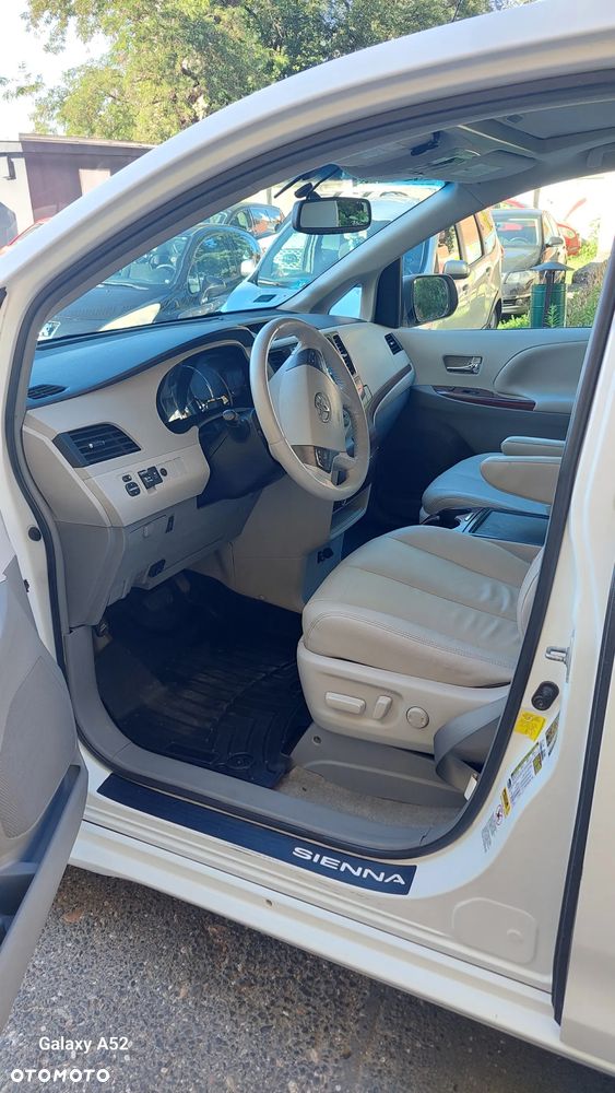 Toyota Sienna - 5