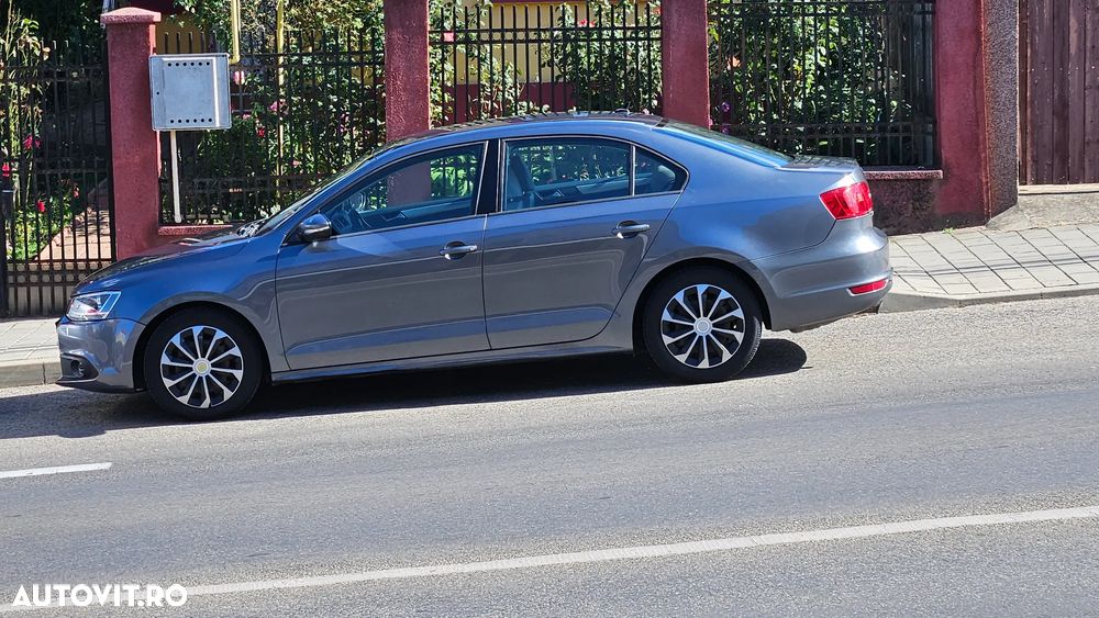Volkswagen Jetta - 6