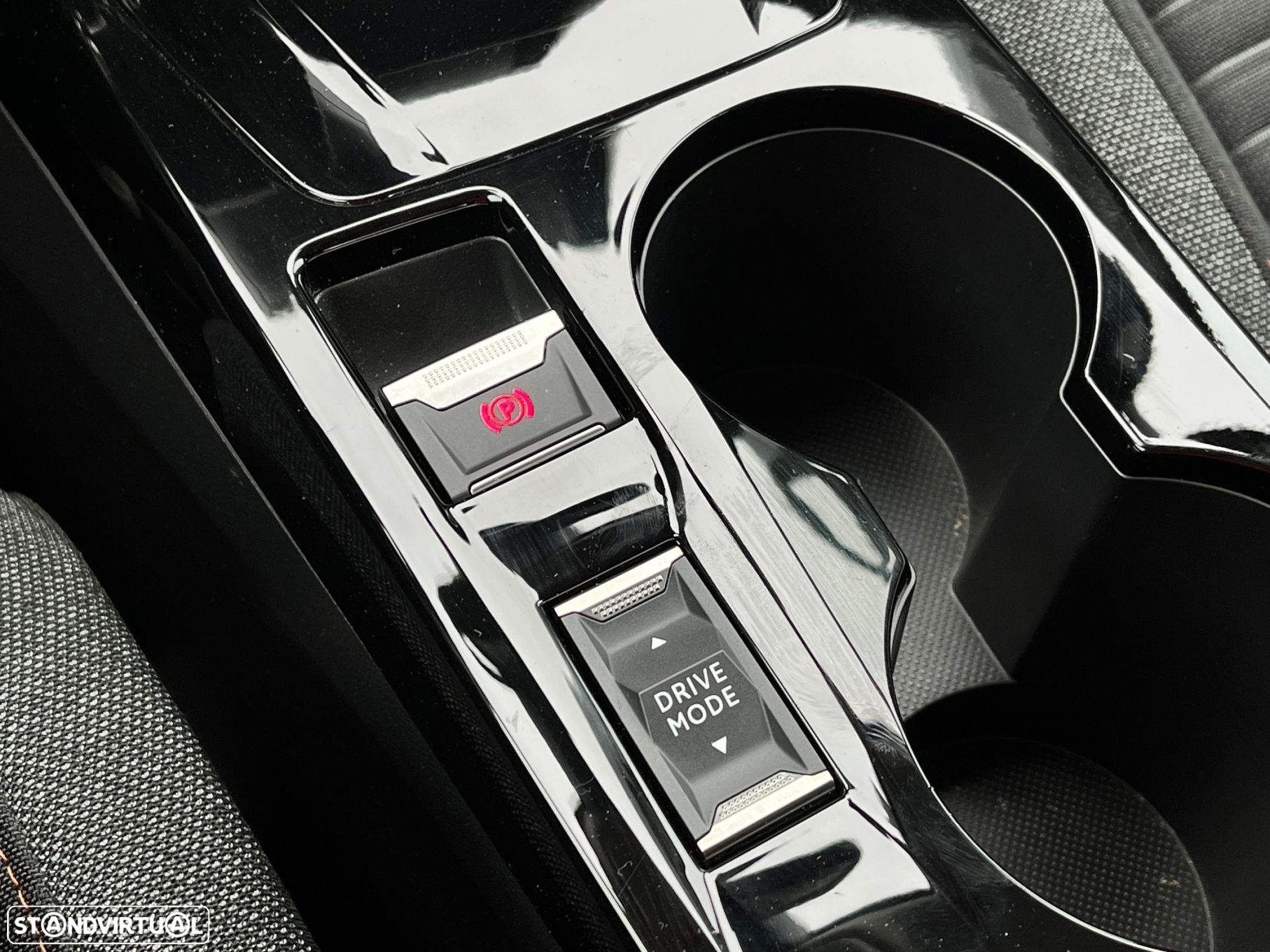 Peugeot e-2008 50 kWh Active - 21