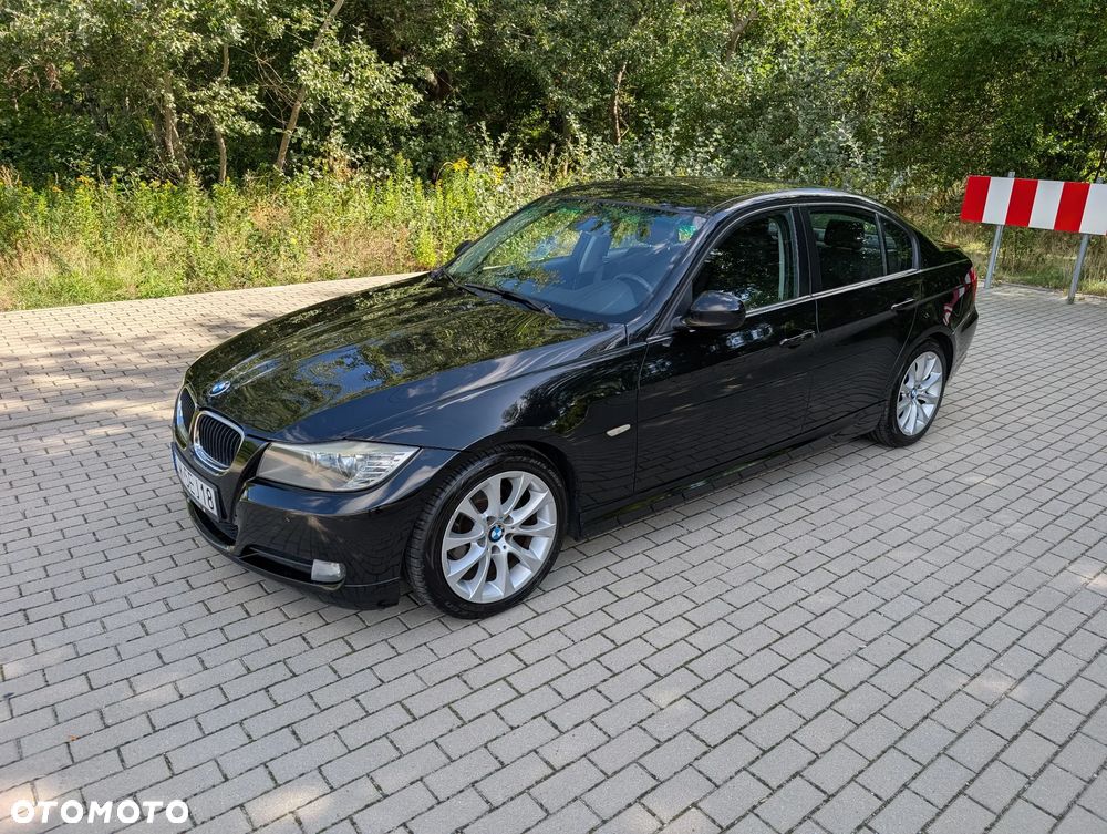BMW E90 2010 photo 4