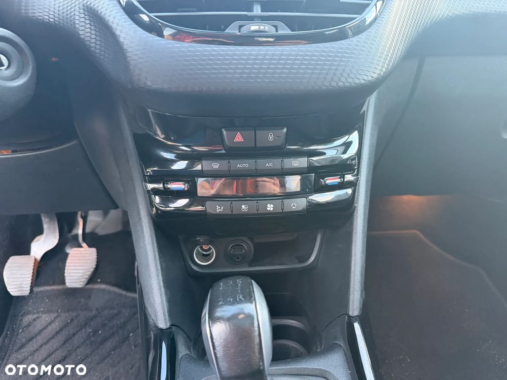 Peugeot 2008 PureTech 110 Stop&Start Allure - 17