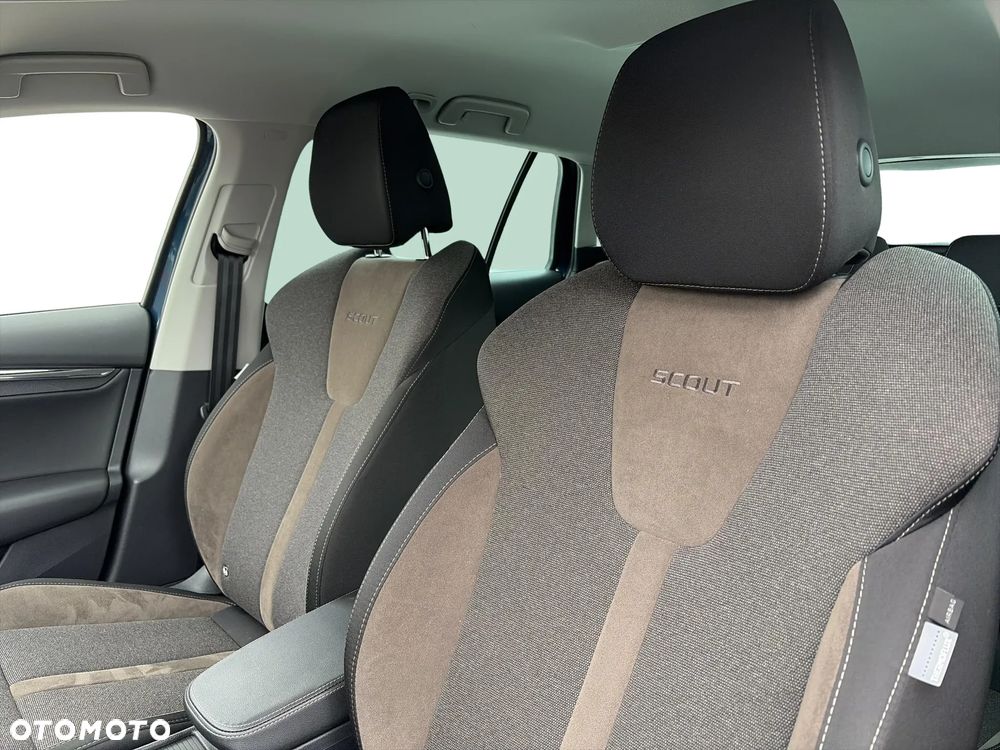 Skoda Octavia 2.0 TSI 4x4 Scout DSG - 13
