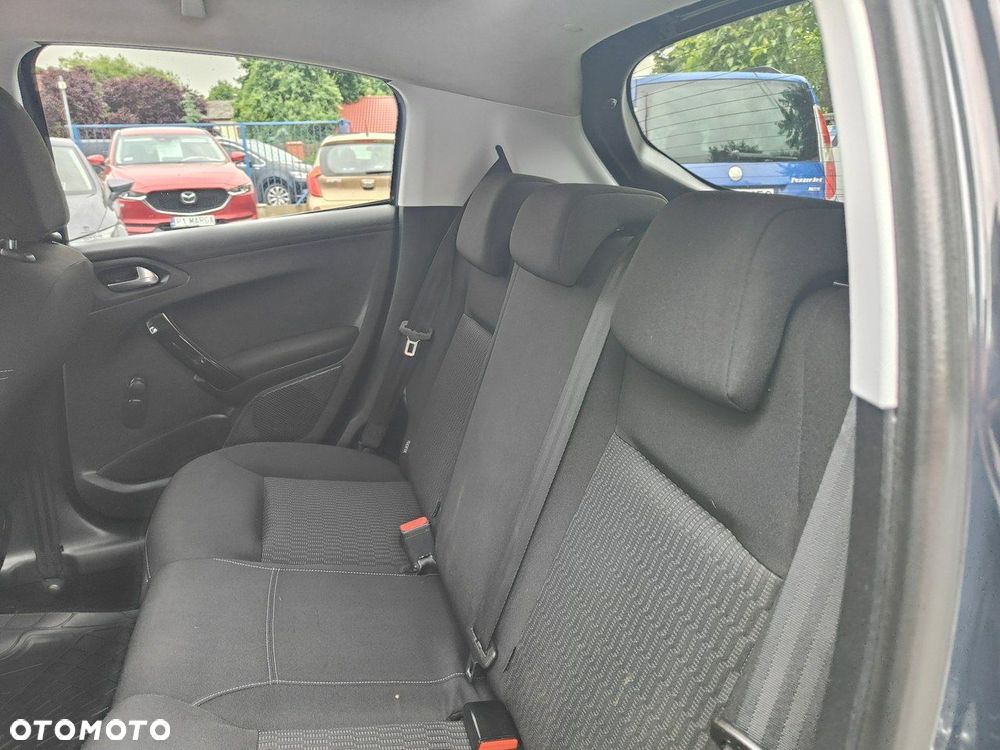 Peugeot 208 - 24