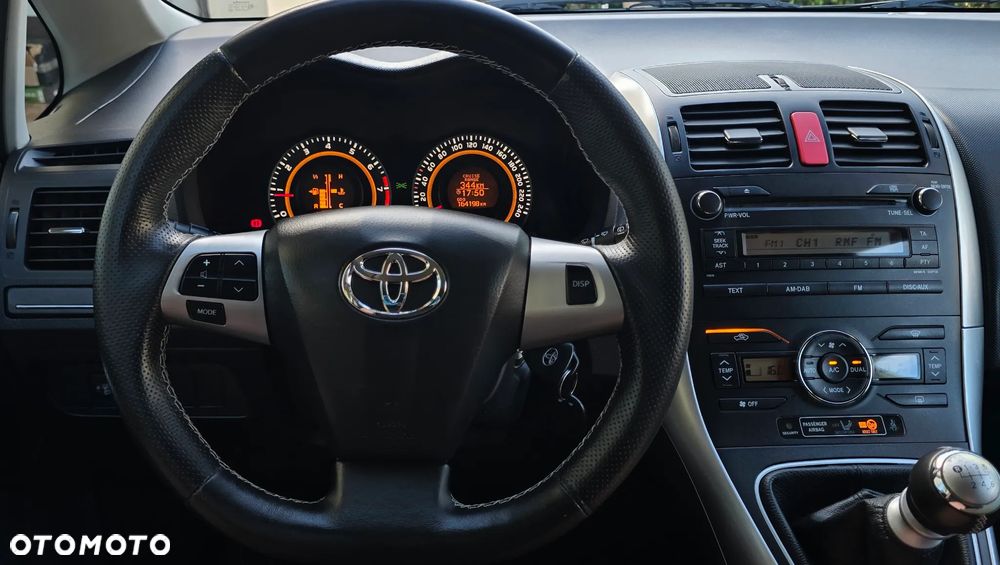 Toyota Auris 1.6 Prestige - 26