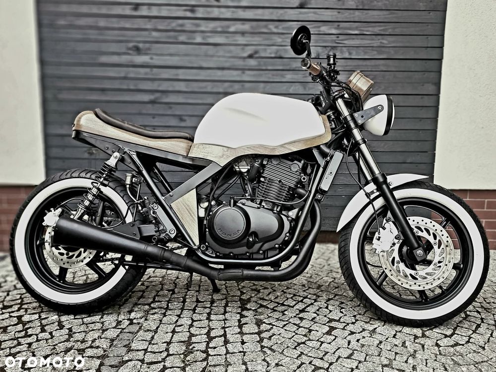 Honda CB - 1