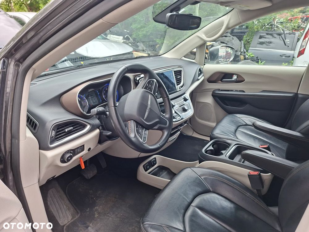 Chrysler Pacifica - 6