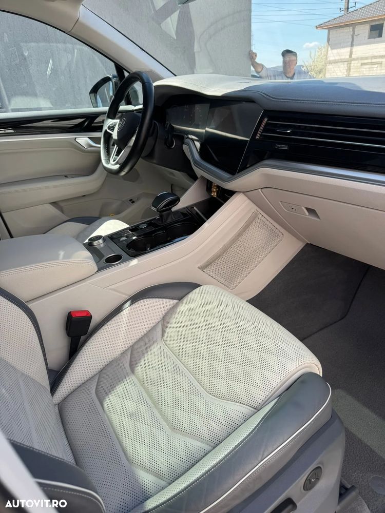 Volkswagen Touareg - 13