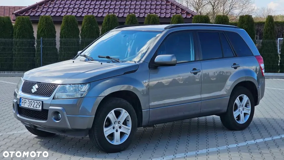 Suzuki Grand Vitara 2.0 - 7