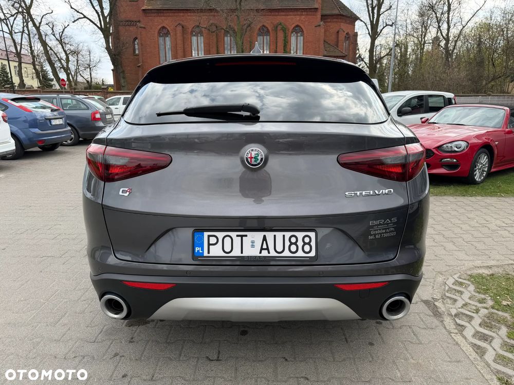 Alfa Romeo Stelvio - 6