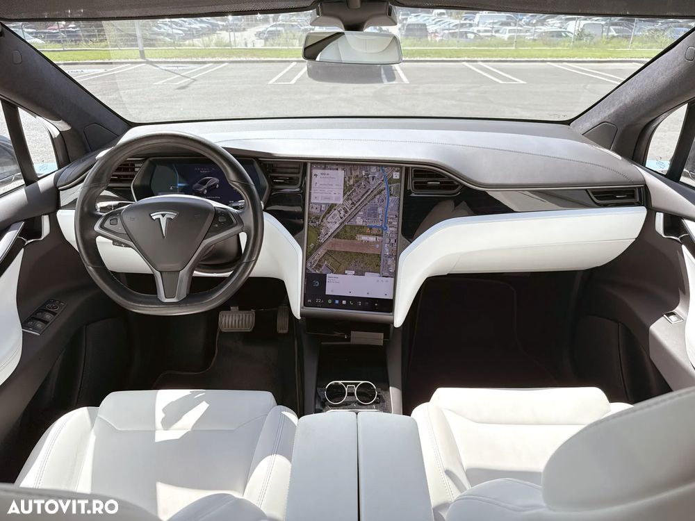 Tesla Model X - 16
