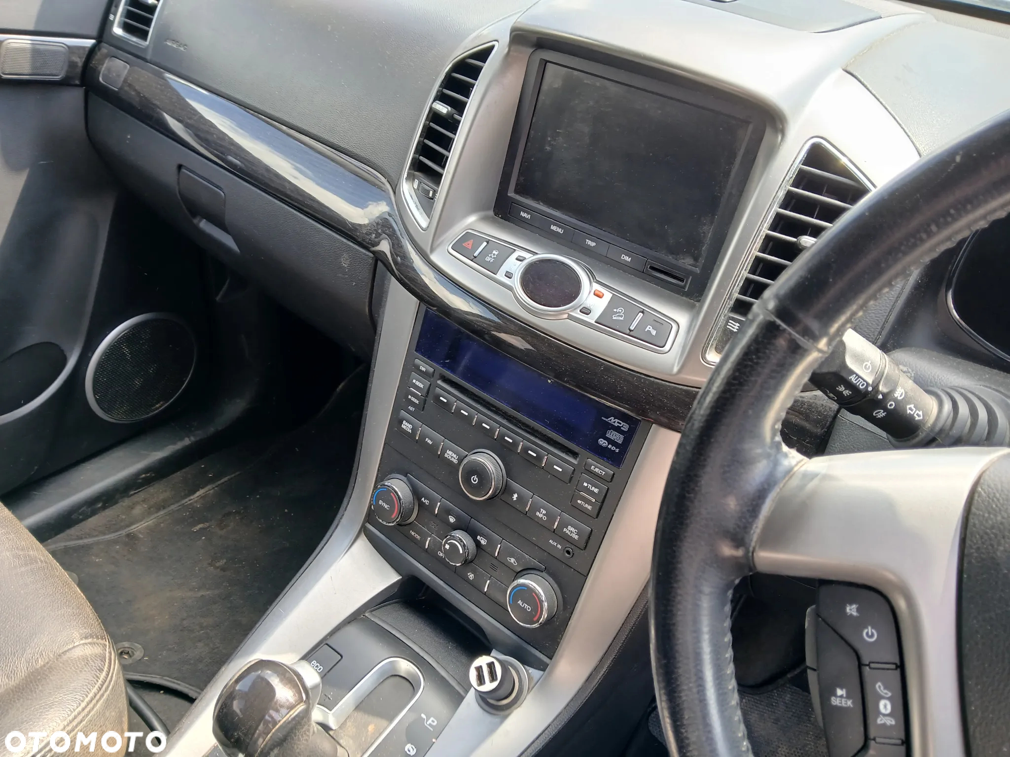 chevrolet captiva II LTZ anglik fotel fotele kanapa deska kokpit podsufitka boczek boczki klamka podłokietnik - 4
