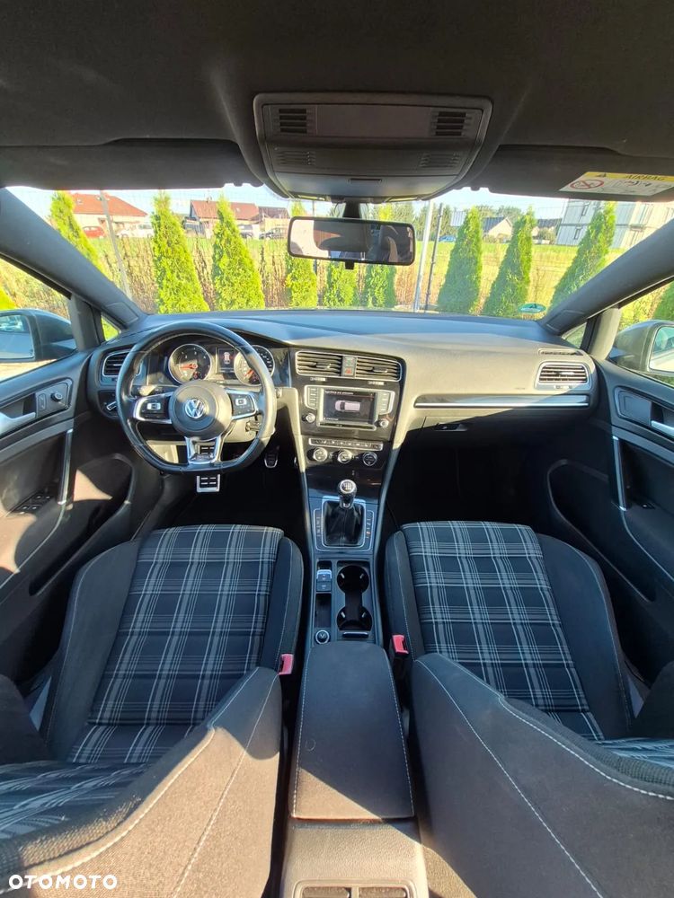 Volkswagen Golf - 17