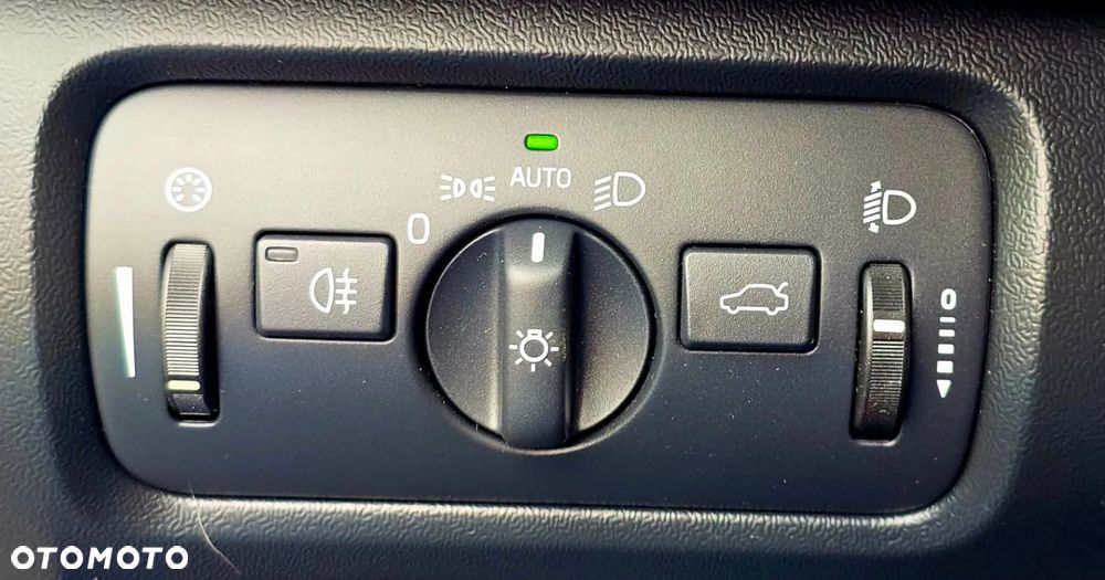 Volvo V40 D4 Summum - 11