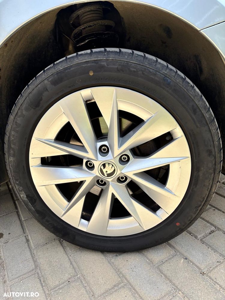 Skoda Octavia 2.0 TDI DSG Style - 11