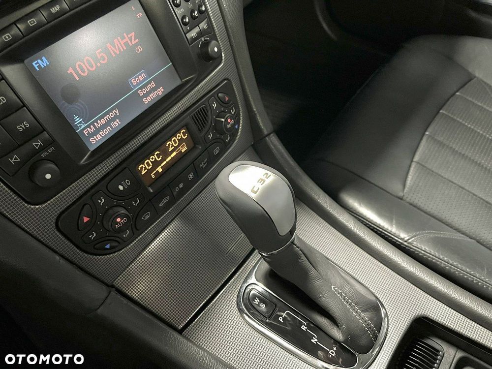 Mercedes-Benz Klasa C 32 AMG - 40