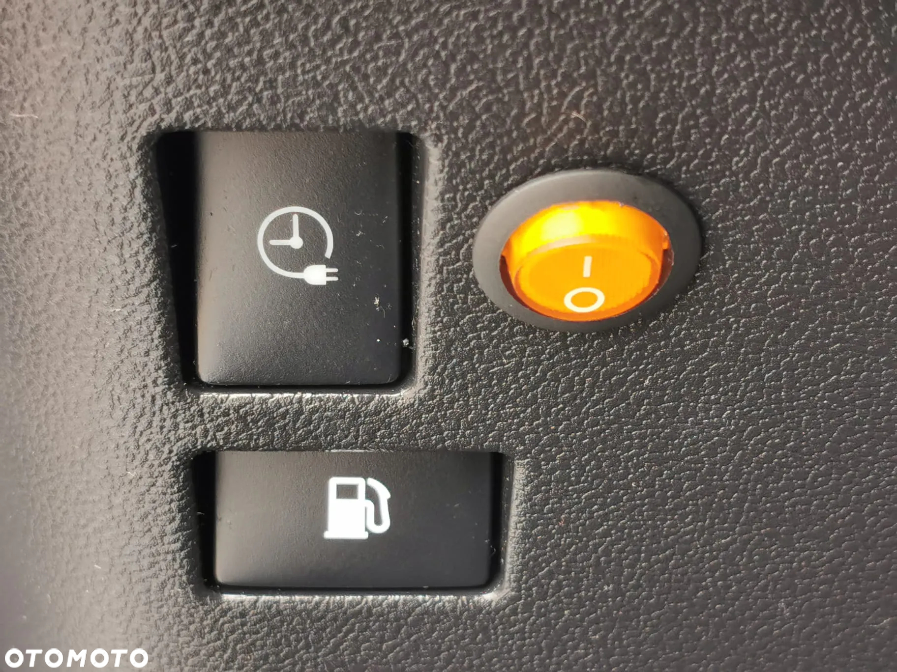 Toyota Prius Plug-in (Hybrid) Comfort - 37
