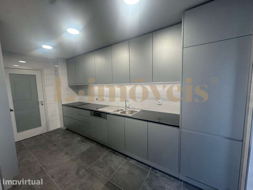 APARTAMENTO T3, NOVO, JUNTO Á BOAVISTA, PORTO