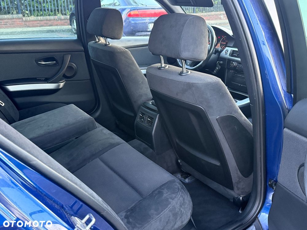 BMW Seria 3 320d xDrive DPF Edition Sport - 10