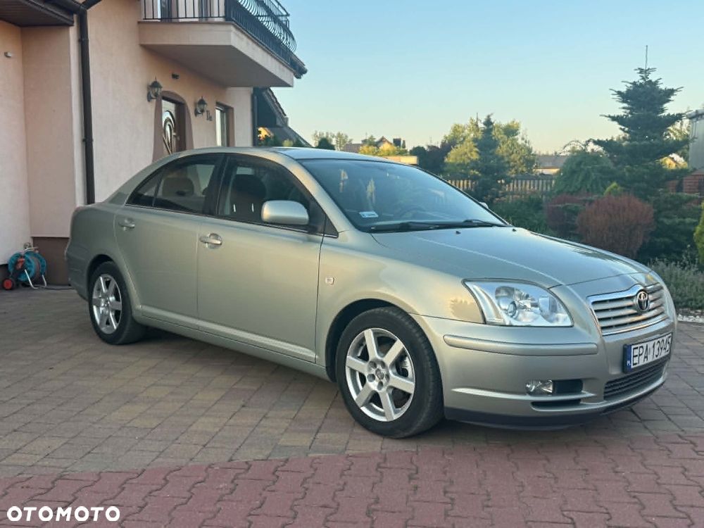 Toyota Avensis - 1