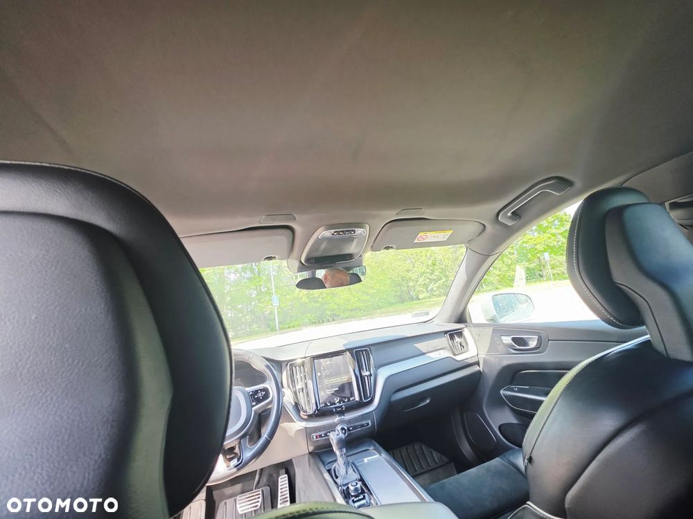 Volvo XC 60 D4 AWD R-Design - 4