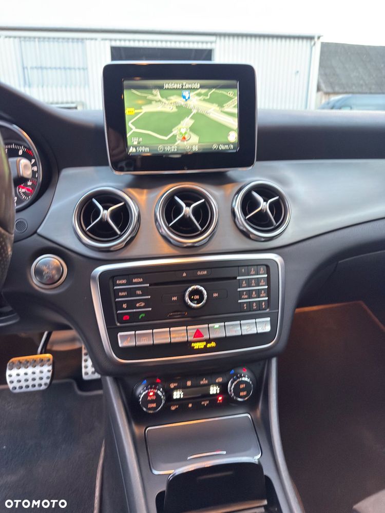 Mercedes-Benz GLA 220 4-Matic AMG Line - 6