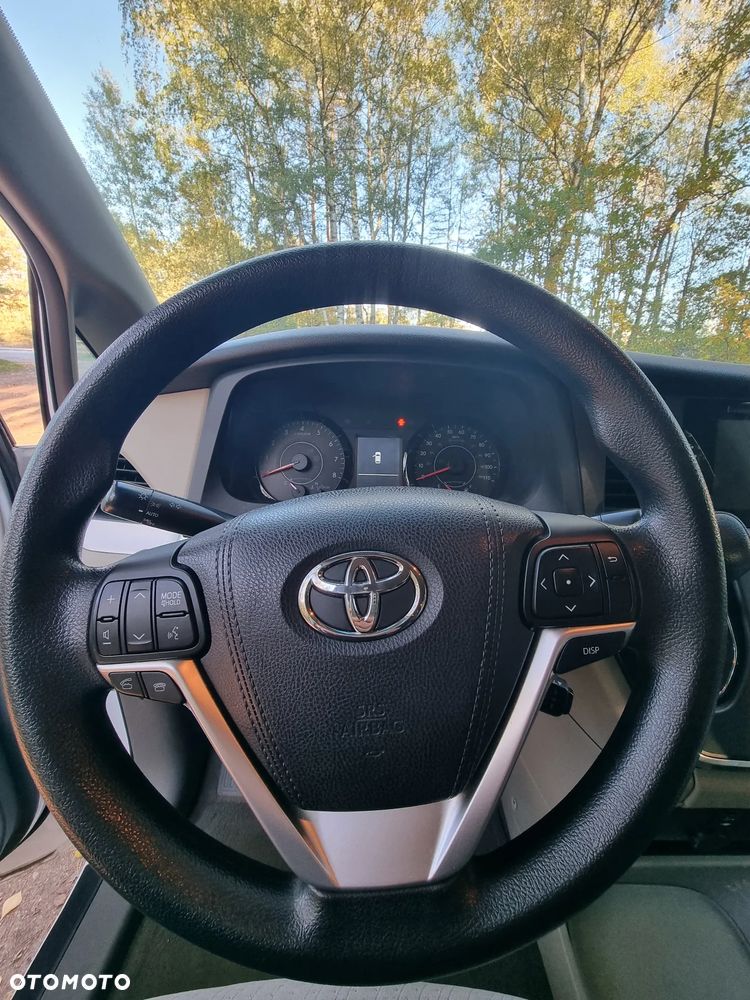 Toyota Sienna 3.5 V6 - 35