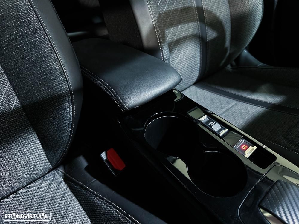 Peugeot 208 1.2 Hybrid Allure e-DCS6 - 33