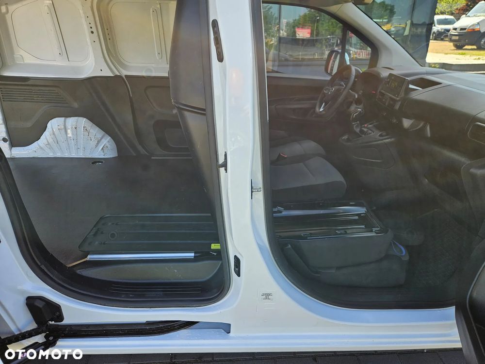 Opel Combo 1.5 TURBO D 102KM - 19