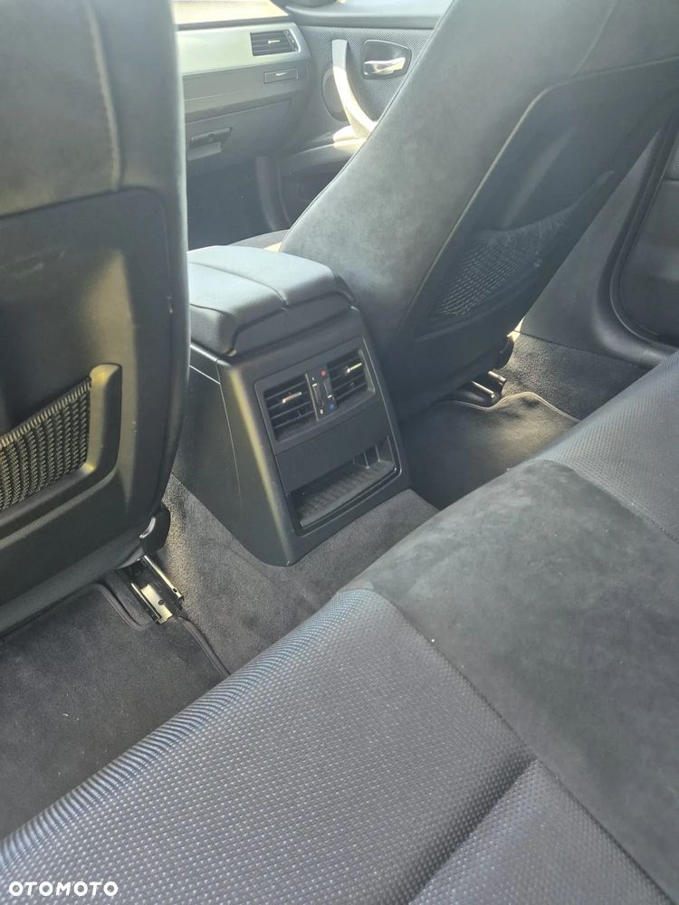 BMW Seria 3 318d - 23