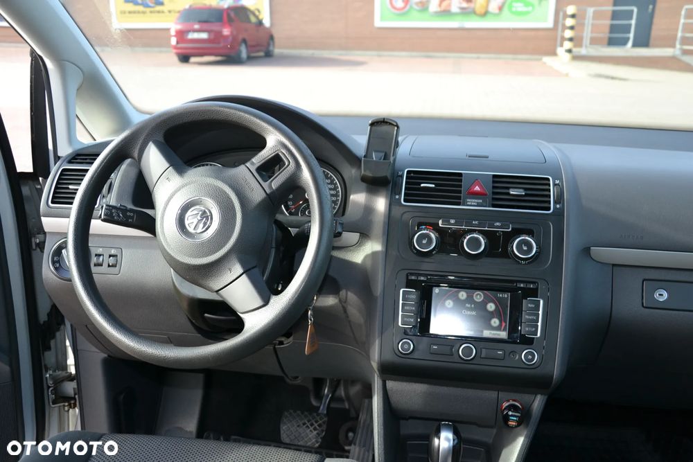 Volkswagen Touran - 10