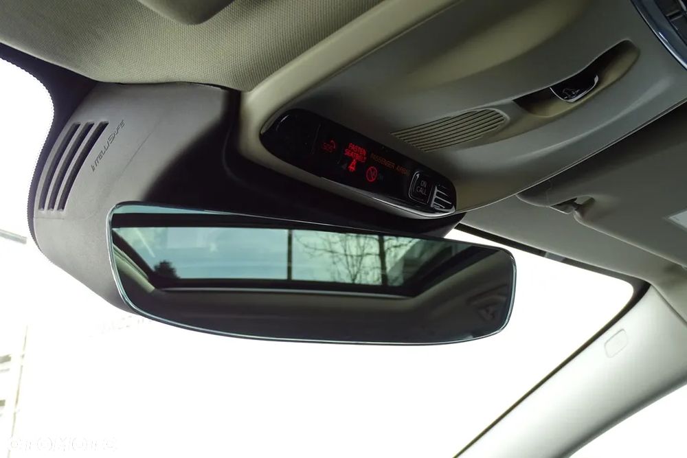 Volvo V60 T6 AWD Recharge Geartronic Inscription - 29